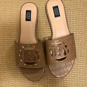 Jones NY flat sandal